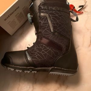 Men’s size 10 Burton Snowboard Boots